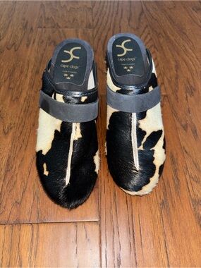 Cape Clogs Cowhide Slip-On Clogs in Black & Cream